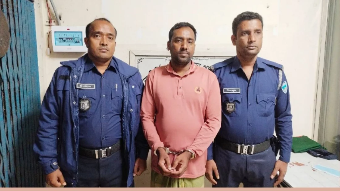 মাদক কারবারির স্ত্রীর ঘরে পুলিশ সদস্য, স্থানীয়দের লাঠিপেটা